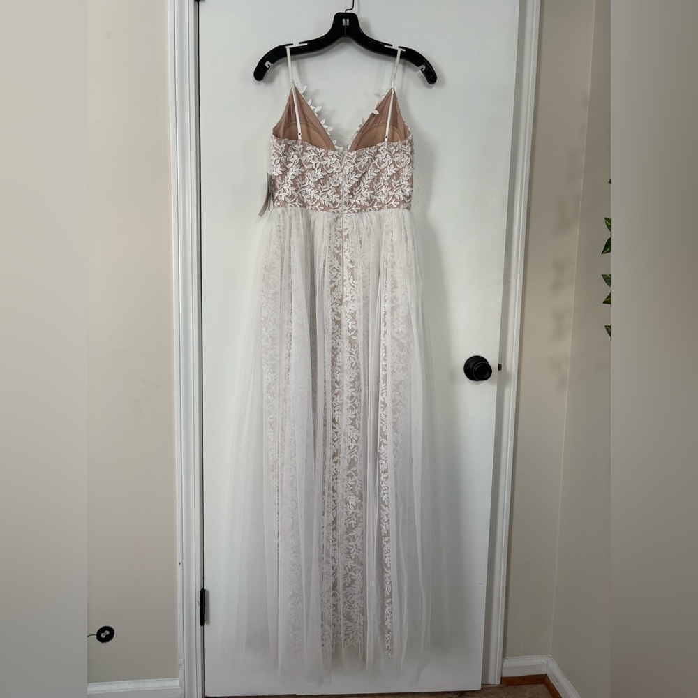Aidan Mattox White Embroidered Lace V-Neck Gown NWT Size 6 Wedding Formal - Picture 4 of 9